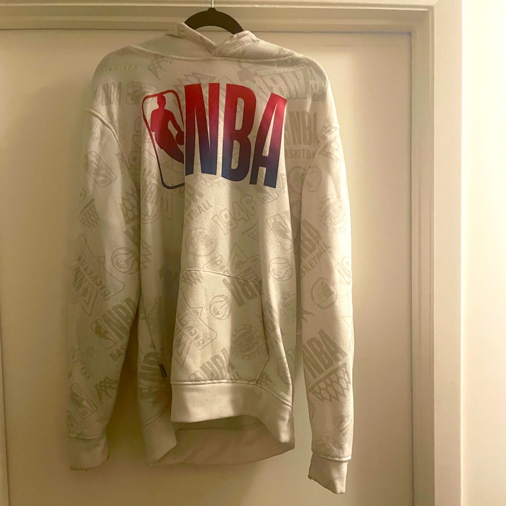 NBA MERCHANDISE 
WHITE HODDIE